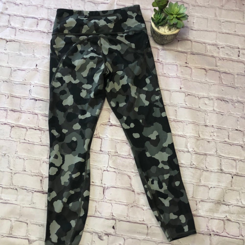 Athleta Lightning Camo 7/8 Tight